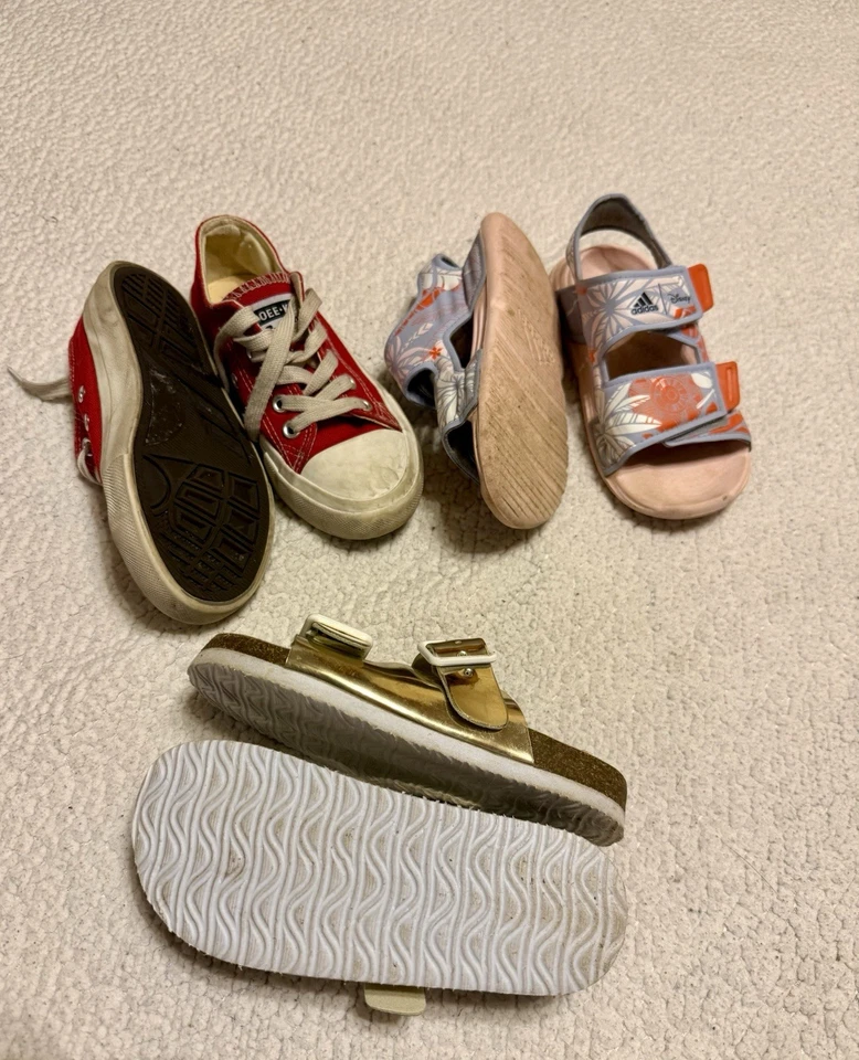 Lote de 3 pares de zapatos deslizables son 11c zapatos rojos y sandalias son 12c Foto 2 de 4