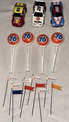 3 TYCO Slot Car HO Scale #28 #00 #92 & 4 -76 Signs And Flags