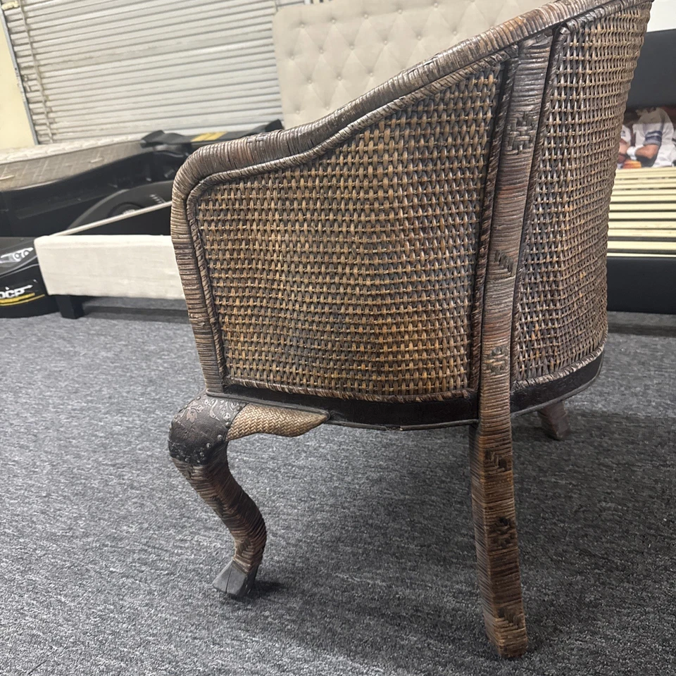 Silla de madera vintage moderna de mediados de siglo con respaldo de barril VER FOTOS  Foto 4 de 4