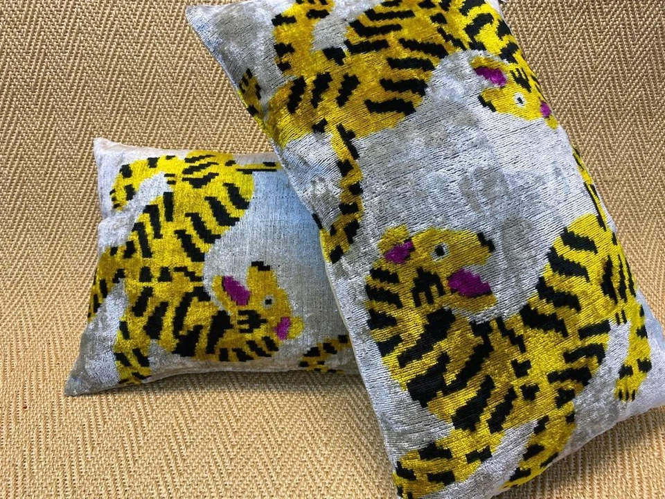 Tiger Ikat Velvet Pillow, Silk Lumbar Cushion Cover- Set of two 16x24 ınch - Image 2 of 4