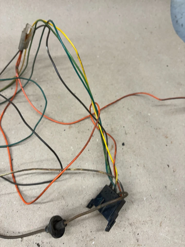 Oldsmobile Cutlass Supreme 442 F85 1964 1965 maletero luz trasera bombilla enchufes de cableado Foto 4 de 4