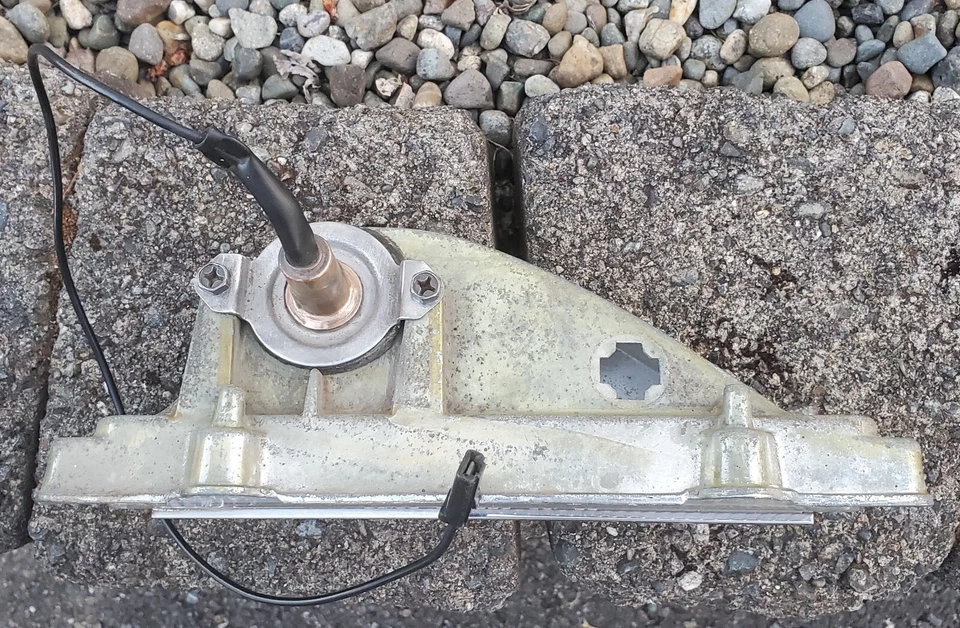 1968 Buick Riviera крыло боковой габаритный фонарь асси RH со стороны пассажира  - Изображение 3 из 4