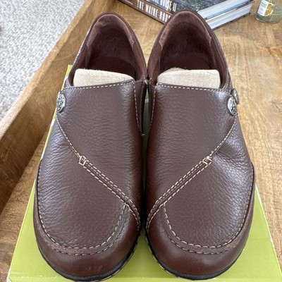 Clarks Brown Leather Comfort Slip-On Casual Shoes Women s 9 Round Toe Button