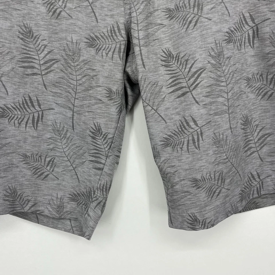 Pantalones Cortos Chinos Travis Mathew Para Hombre Talla 34 Gris Estampado Floral Palma Golf Frente Plano Foto 3 de 4