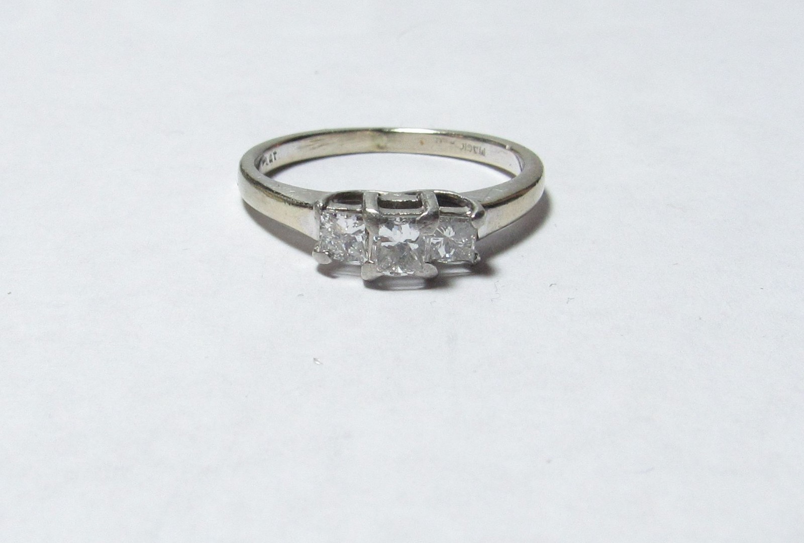 SOLID PLATINUM RING WITH 3 PRINCESS CUT NATURAL D… - image 1
