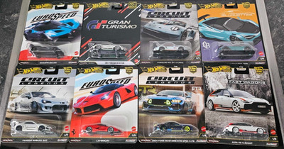 Hot Wheels Premium  Konvolut aus 8 Farzeugen wie Porsche Ferrari Mustang Audi 