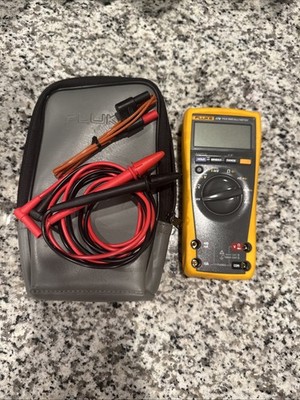 Fluke 179 Multimeter with Backlight, Includes Built-In Thermometer