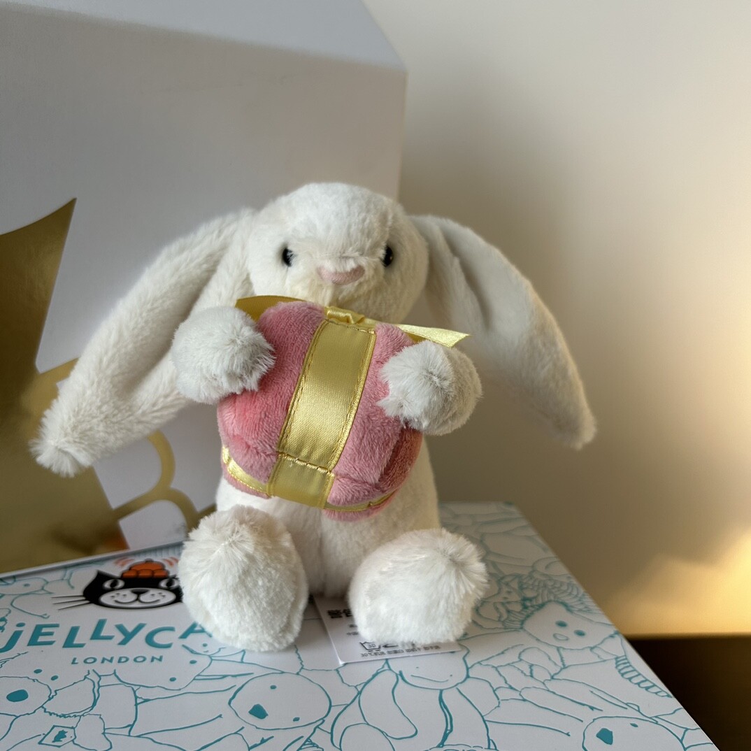 ぬいぐるみ  bashful bunny with present Jellycat Bashful Bunny with Present – PeekaBoo Online