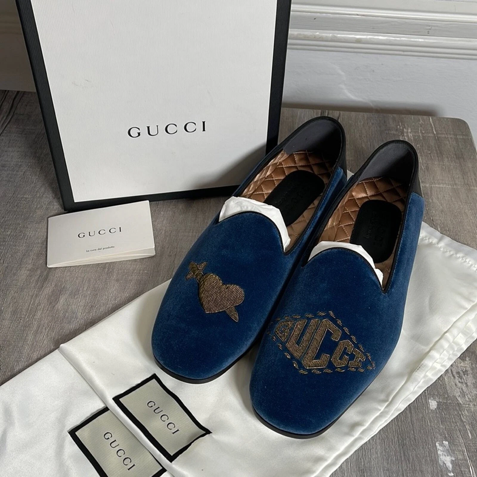 MOCASSINS HOMME GUCCI EN DAIM NEUFS AVEC ÉTIQUETTES.