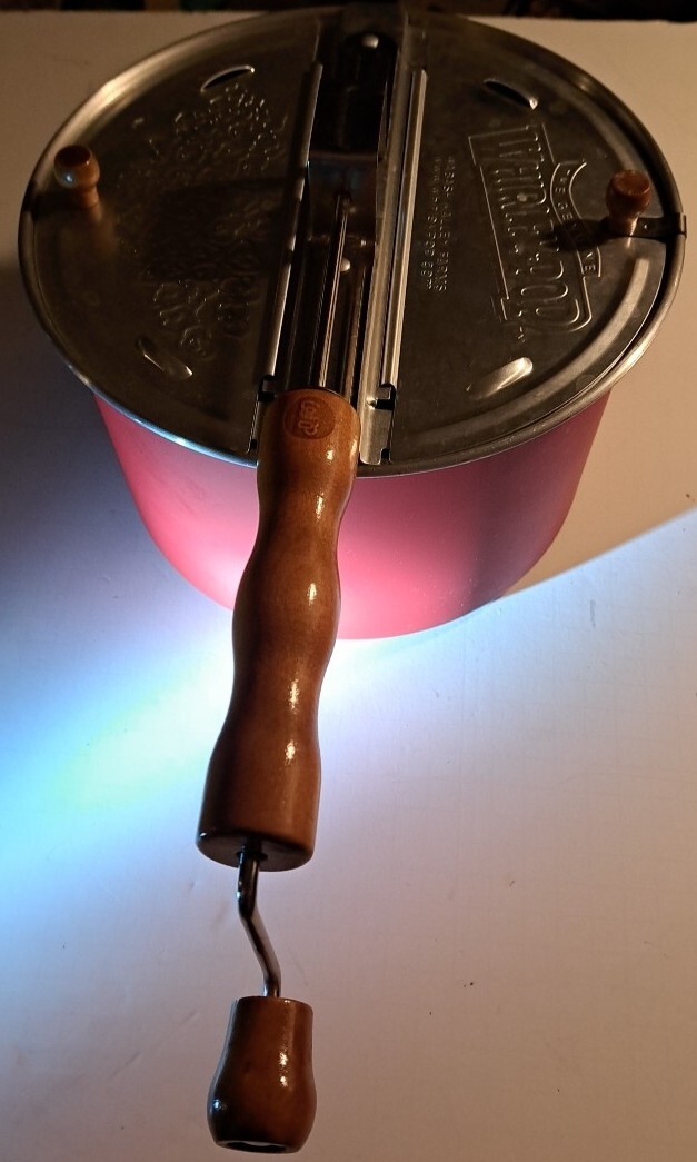 THE GENUINE WHIRLEY-POP Popcorn Maker Aluminum Hand Crank 6 Qt.