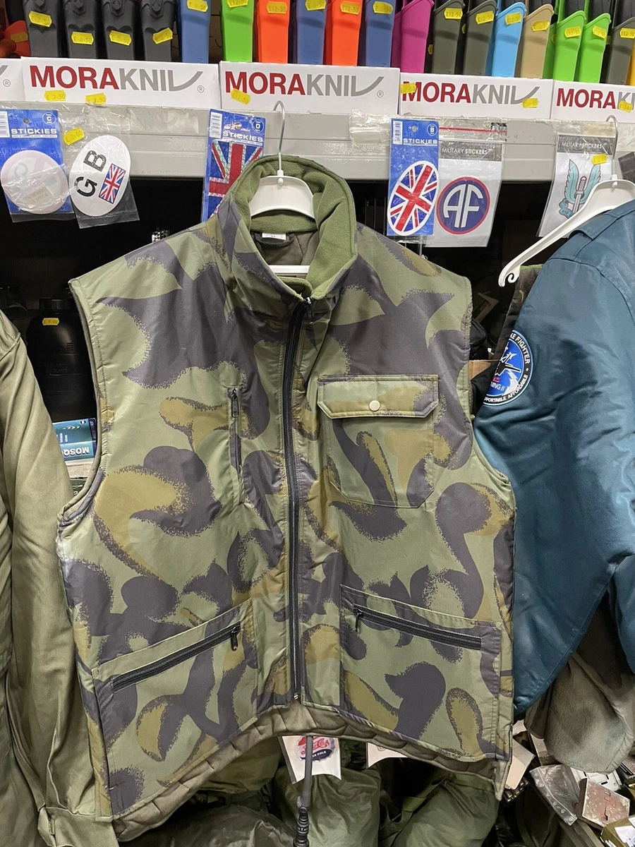 Camo gilet hotsell mens