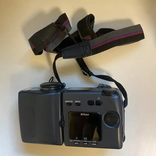 VINTAGE NIKON Coolpix 990 3.34MP CCD COMPACT DIGITAL CAMERA USED WITH ALL* PARTS - Picture 2 of 8