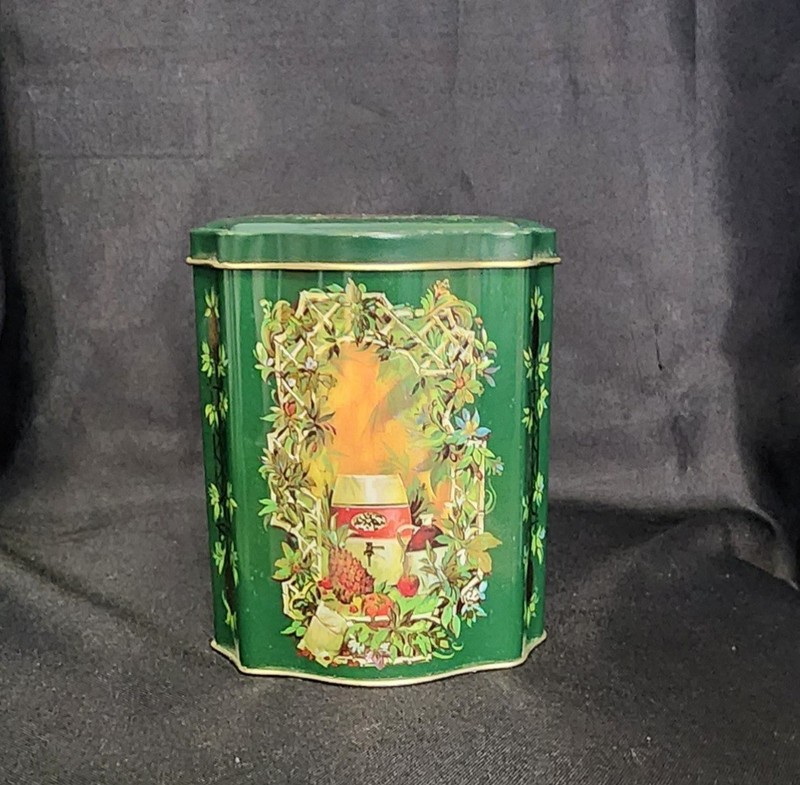 Vintage Avon Christmas Tin Made In England With Decorative Harvest Motif
