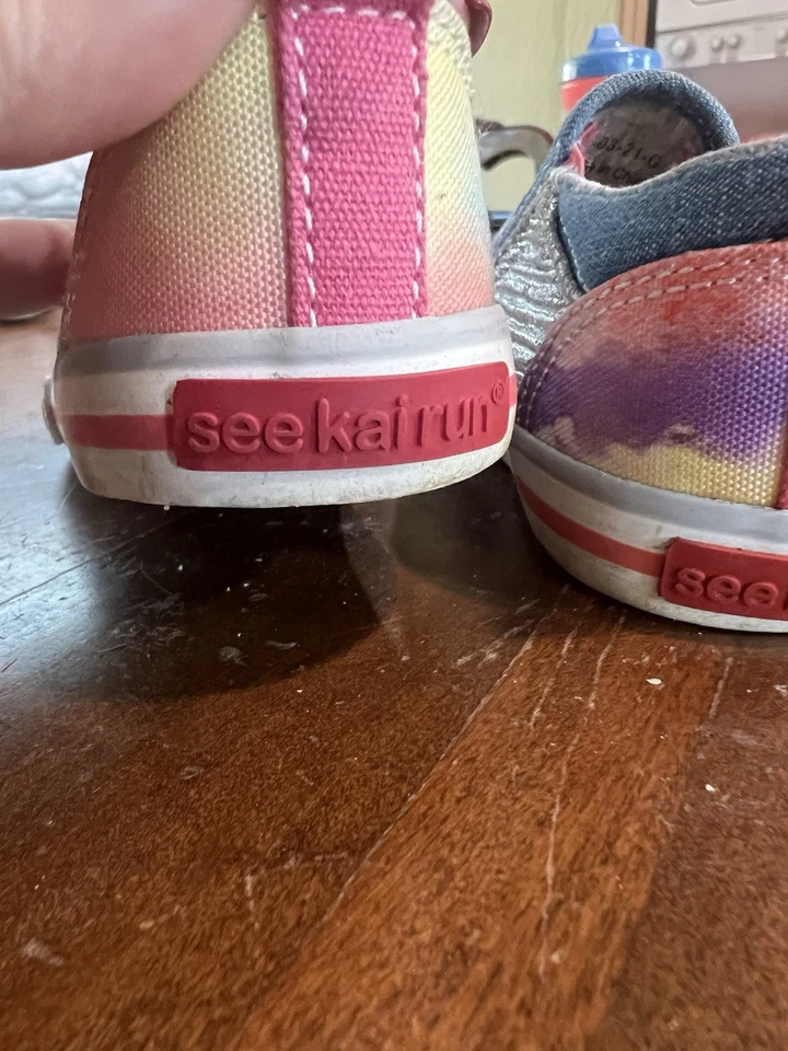 tie dye see kai run 5 Foto 2 de 4