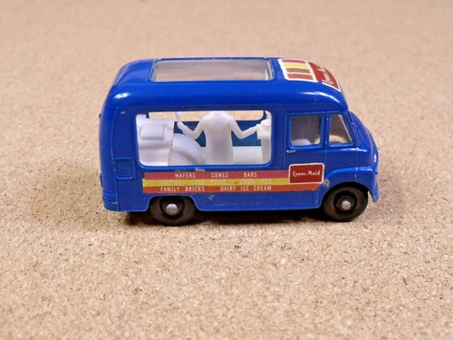 OLD VINTAGE LESNEY MATCHBOX # 47 COMMER ICE CREAM TRUCK
