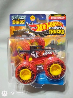 2025 HOT WHEELS MONSTER TRUCKS 1/64 BONE SHAKER TEAM DINO + CRUSHED CAR New