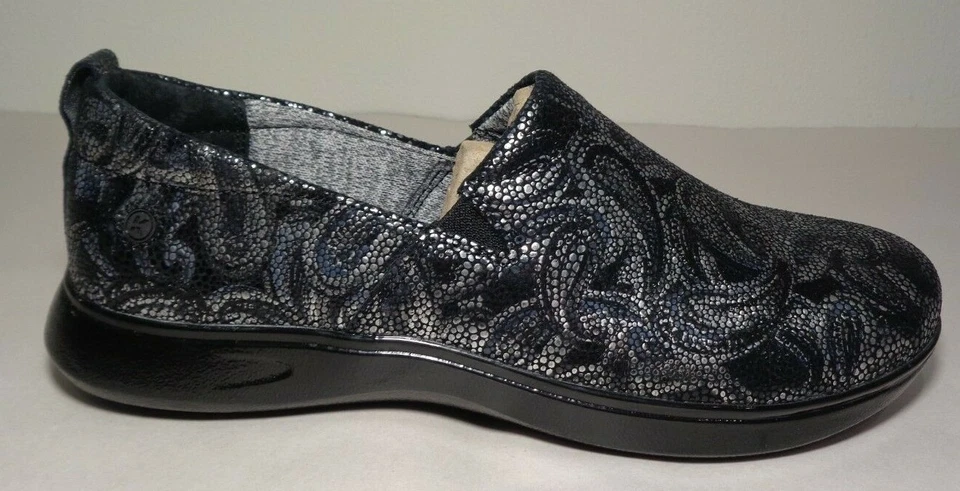 Nuevos zapatos de trabajo para mujer Klogs talla 8 M LEENA de cuero cachemir plateado Foto 2 de 4