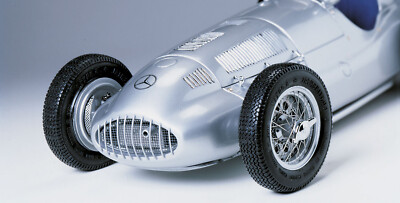 Mercedes Benz W165 1939 1/18スケール M018 1:18 Scale Mercedes-Benz W165 1939 Exquisite Model for