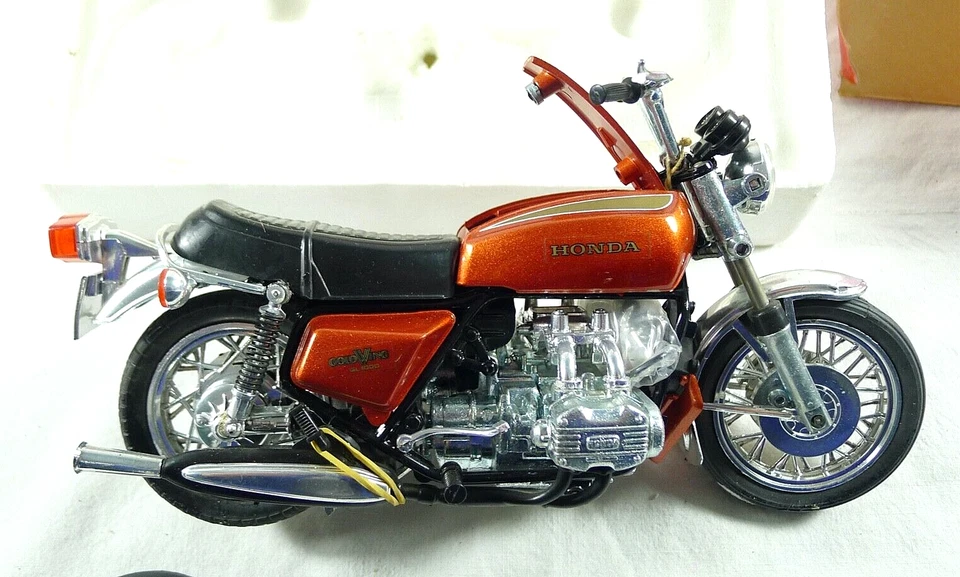 MODELLINO 1:10 VINTAGE POLISTIL MOTOCICLISMO MOTO D'EPOCA HONDA GL 1000 - Immagine 4 di 4