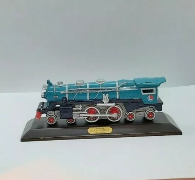 The Lionel Classic Train Collection Avon 1931 Blue Comet 400E Steam w/ Base