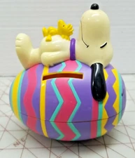Peanuts Snoopy Woodstock Easter Egg Bank Whitman's Empty A22