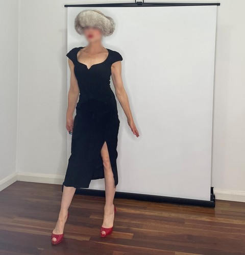 1980s Sexy Black Suede Leather Dress with Heart Neckline - Foto 3 di 11