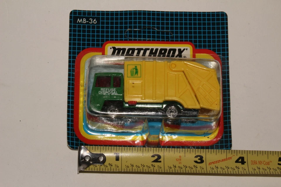 MATCHBOX SUPERFAST #MB36 REFUSE DISPOSAL GARBAGE TRUCK, GREEN, NEW IN PACK - Image 4 of 4