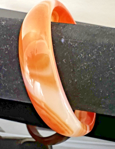 Karneelischer Edelstein geschnitztes Armreifarmband orange mit klarweiß eitel 1/2" breit