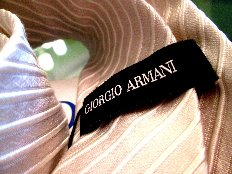 ETIQUETA NEGRA GIORGIO ARMANI-CORDAZO DELGADO SEDA RAYAS CORDÓN MARFIL-$215 Foto 2 de 4