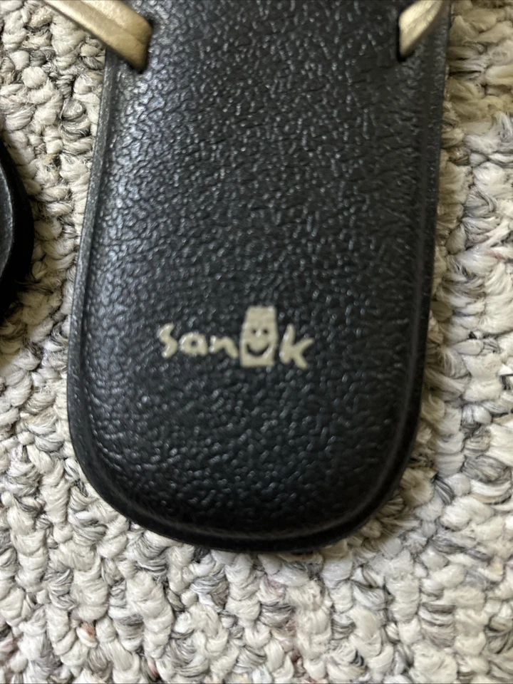 Sandalias chanclas Sanuk doradas para mujer talla 8 plantilla suave de goma usadas en excelente estado Foto 2 de 4