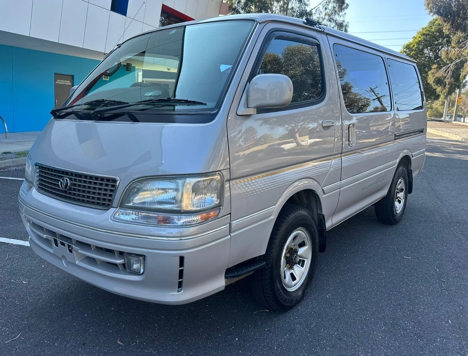 Hiace Super Custom 4*4 Turbo Diesel, Genuine 167,000km, 8 Seater, 1KZ Engine - image 2 of 4