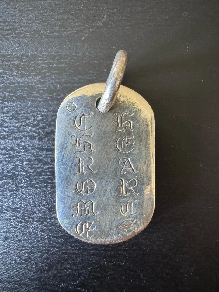 Colgante Cruz Cementerio Corazones Cromados Etiqueta de Perro Plata de Ley .925 Foto 2 de 2