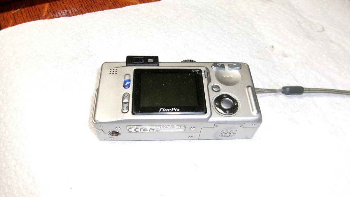 美品！ 動作品 平成レトロ Y2K FUJIFILM FinePix F700 美品！ 動作品 平成レトロ Y2K FUJIFILM FinePix F700 富士フイルム