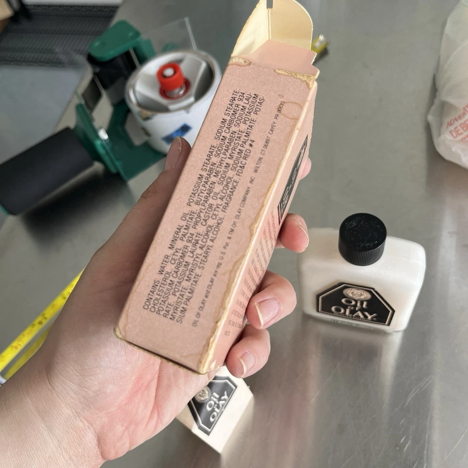 Botella de aceite de Olay de 4 oz en caja (manchada) nueva vintage años 80 rara encontrar coleccionable Foto 3 de 4