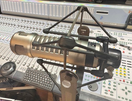 Electro-Voice RE27N/D Microphone + 309A Shock mount. Super RE20 Recording+Voice - Picture 2 of 10