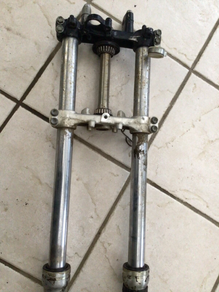 Honda XL250R 1984 OEM horquillas delanteras triple árbol para piezas 51400-KL4-671 Foto 3 de 4