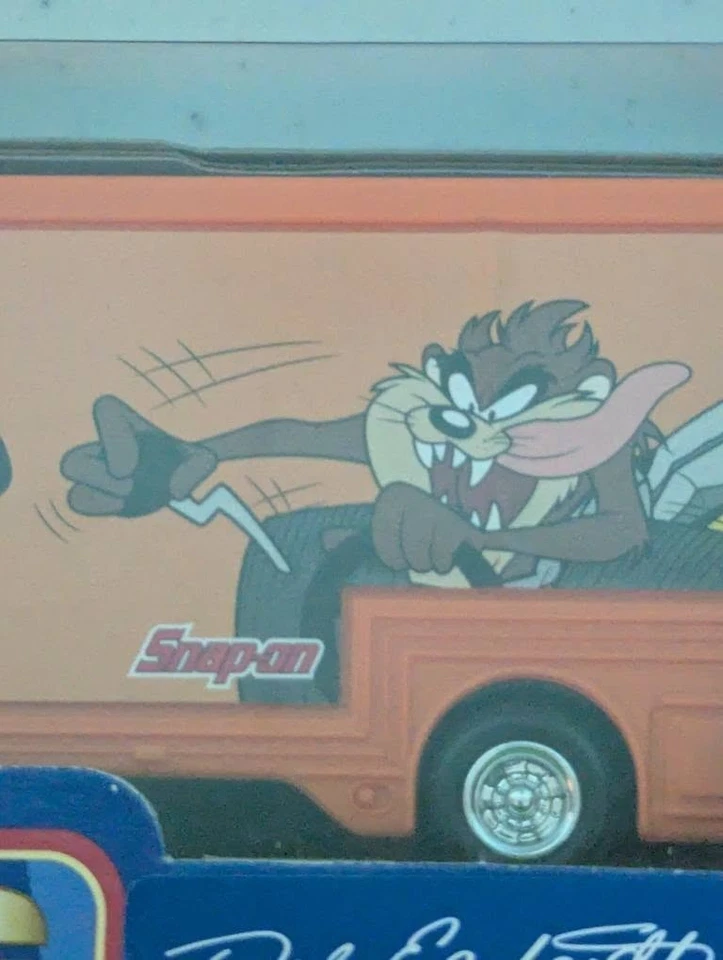 Plataforma de remolque WINNERS CIRCLE 2002 DALE WINHARDT JR. #8 Looney Tunes Bugs & Tazz Foto 3 de 4