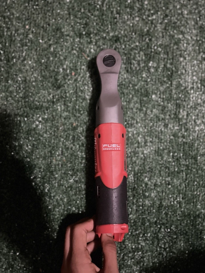 Trinquete Milwaukee 2557-20 M12 COMBUSTIBLE 1/2" (solo herramienta) Foto 2 de 4