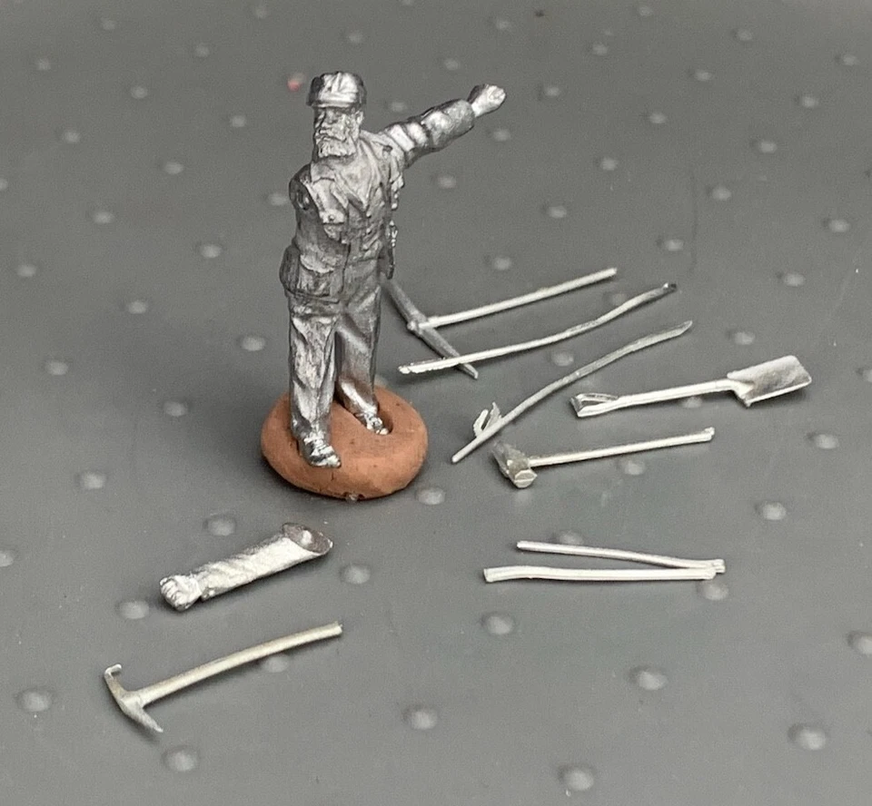 O scale Miner figure with tools white metal O2837 - Image 2 of 4