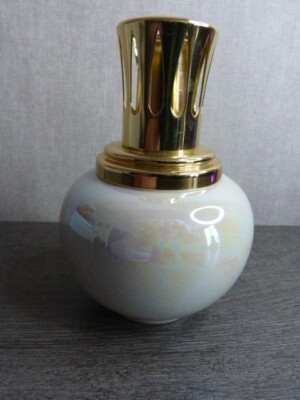 Lampe Berger Parfum Trèfle En Porcelaine Blanche Nacrée - Occasion Bon état Lampe Parfum Trèfle