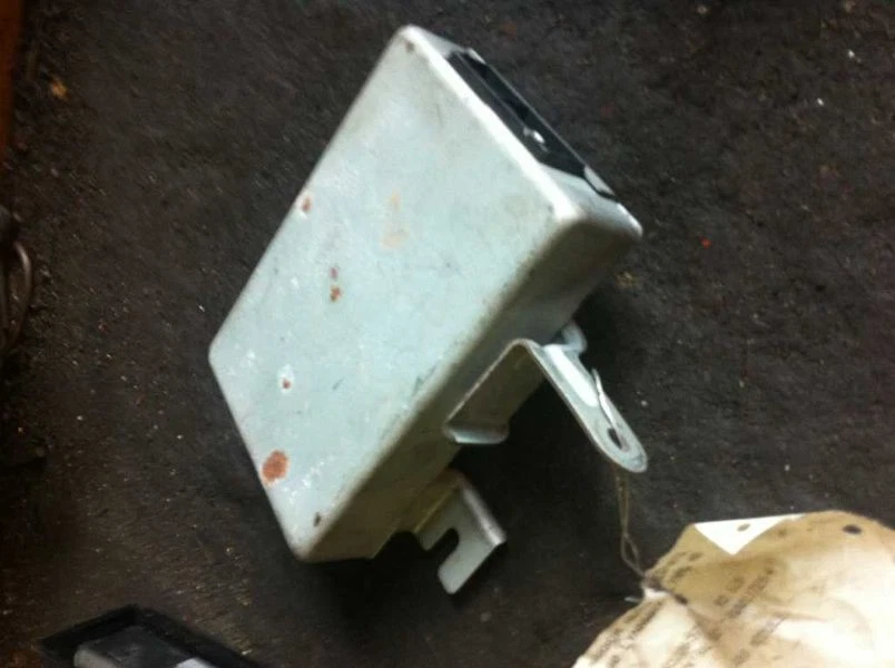 94 95 96 MAZDA 626 机箱 ECM ABS 模块左现金 ID KB4267650 — 第 4/4 张图片