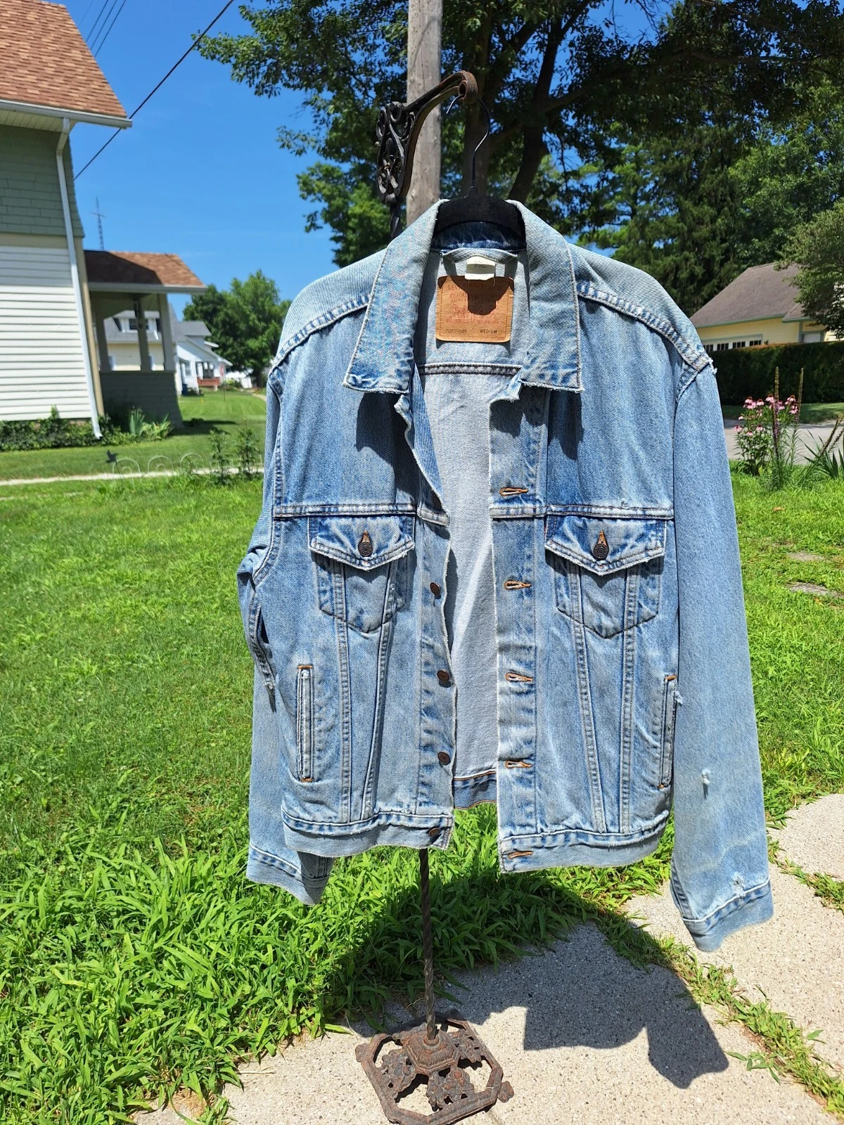 Levi's Men's Medium Blue Jean Trucker Jacket Vintage 90s 70507-0389 Distressed