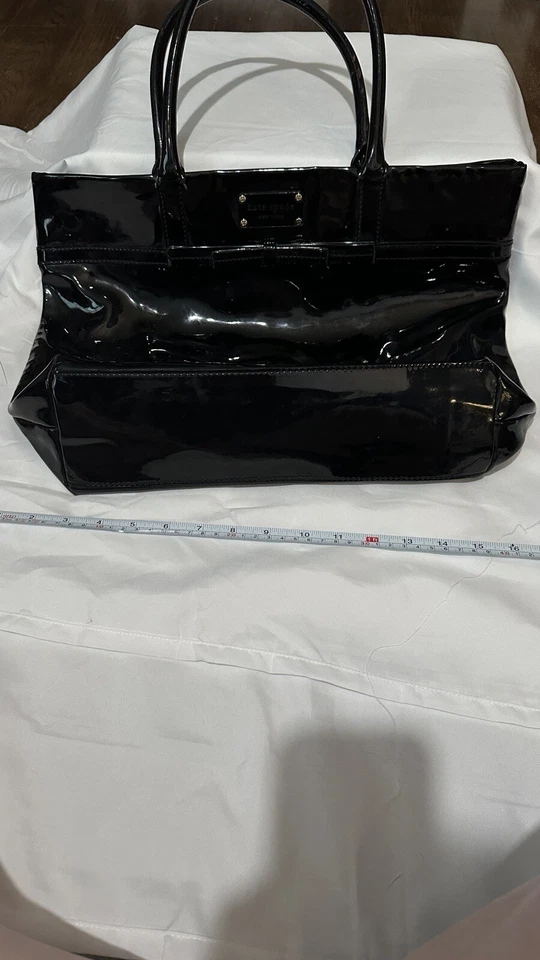 Bolso de hombro Kate Spade New York grande de charol negro para mujer Foto 3 de 4