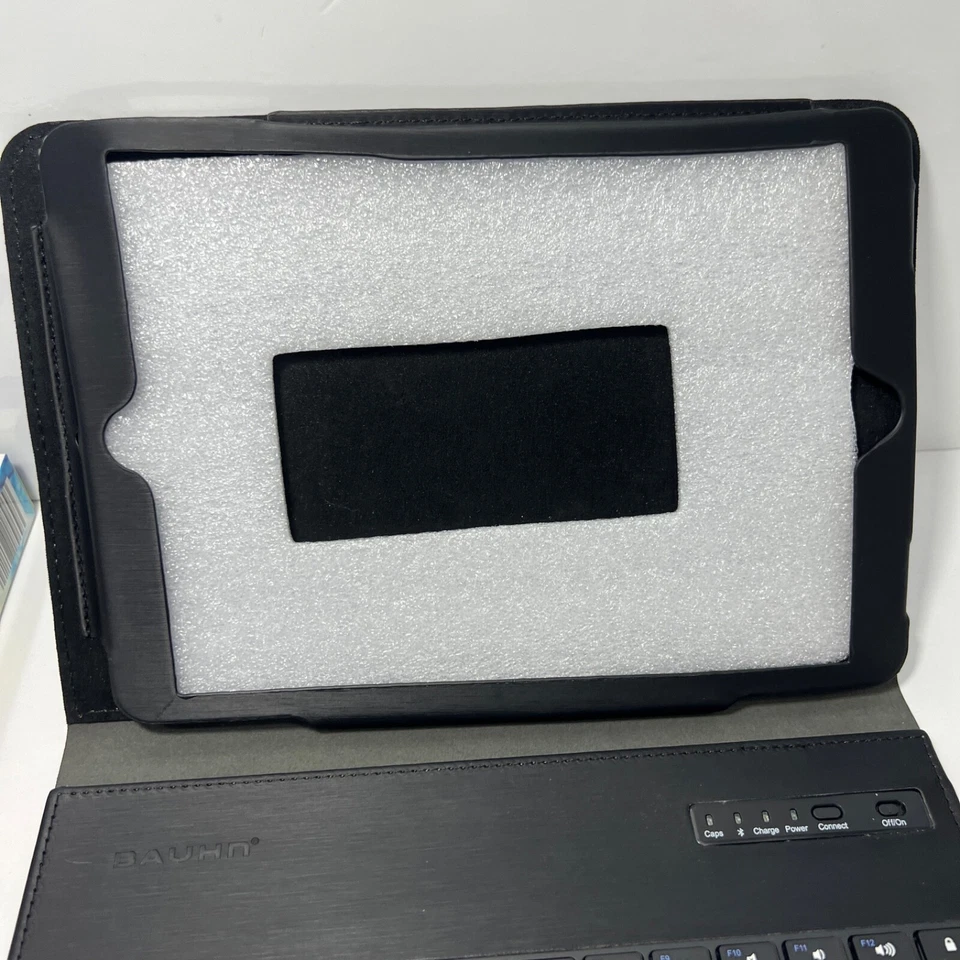 BAUHN Bluetooth Keyboard For iPad Air 2- Gen 2 - Image 3 of 4