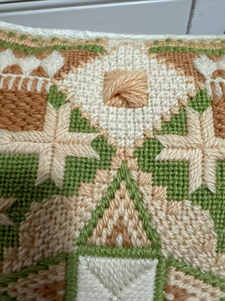 复古针绣枕头几何图案 11x11 绿色桃子白色 — 第 4/4 张图片