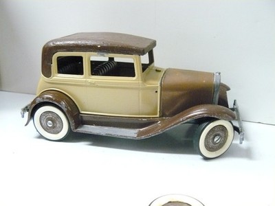(  DS 25 ) 2 tone brown Hubley 1931 Ford Model A Vicky , for part or ???