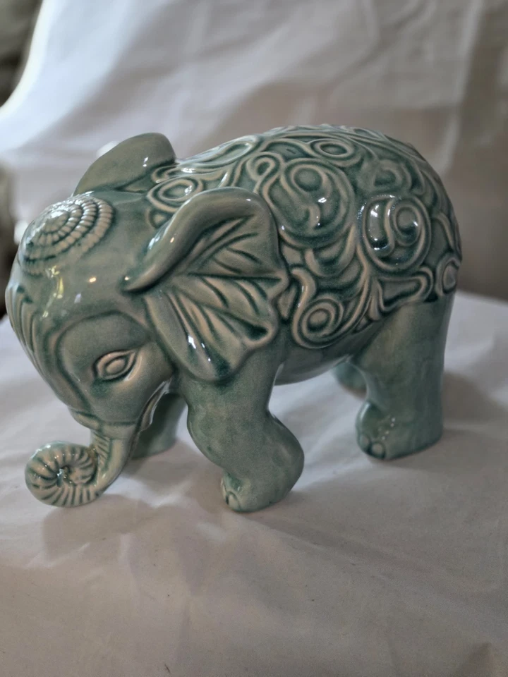 Colección Urban Trends Cerámica Elefante De Pie Estatuilla Azul Cielo Decoración Boho Foto 3 de 4