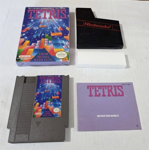 T-233 VINTAGE NINTENDO NES TETRIS W/ ORIGINAL BOX