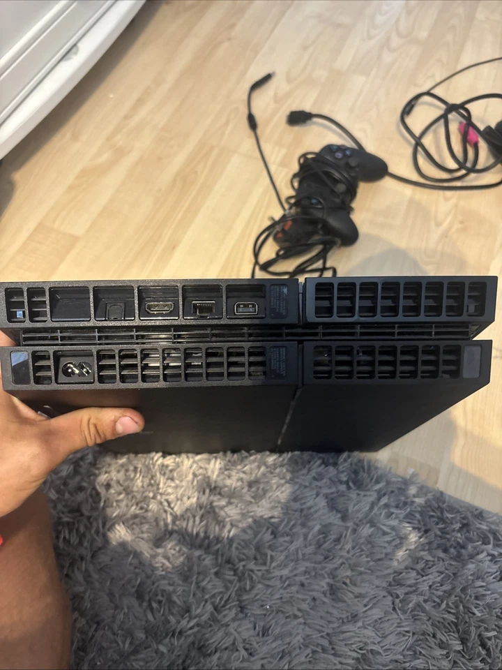 Sony PlayStation 4 Slim, photo 2 of 5