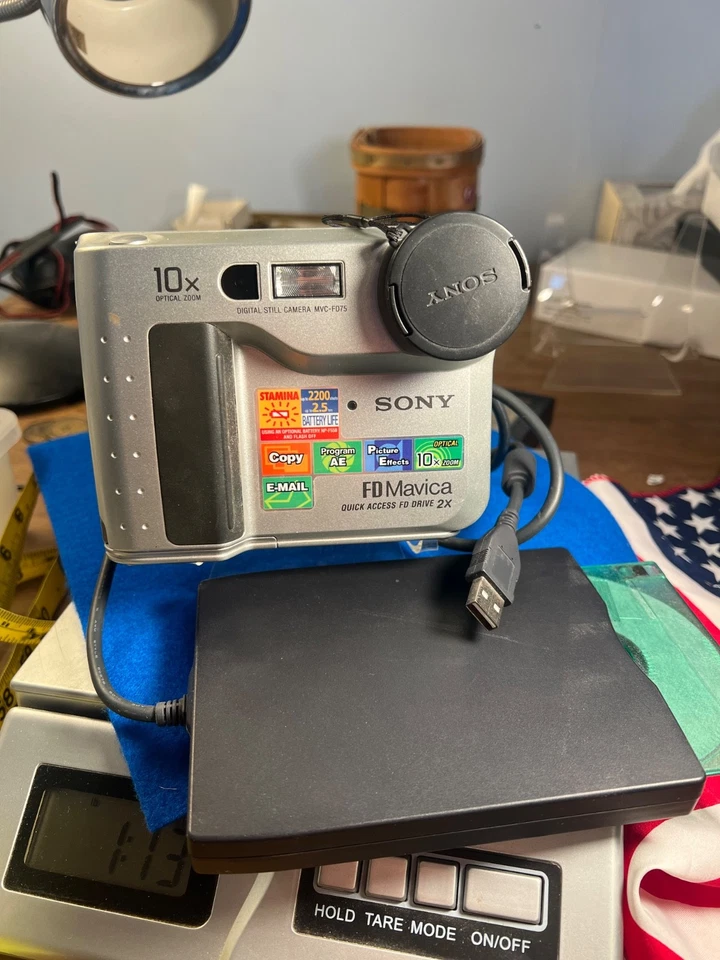 Used Sony Mavica MVC-FD75 0.4MP Digital Camera & CHARGER ! - Silver and Black - Image 2 of 4